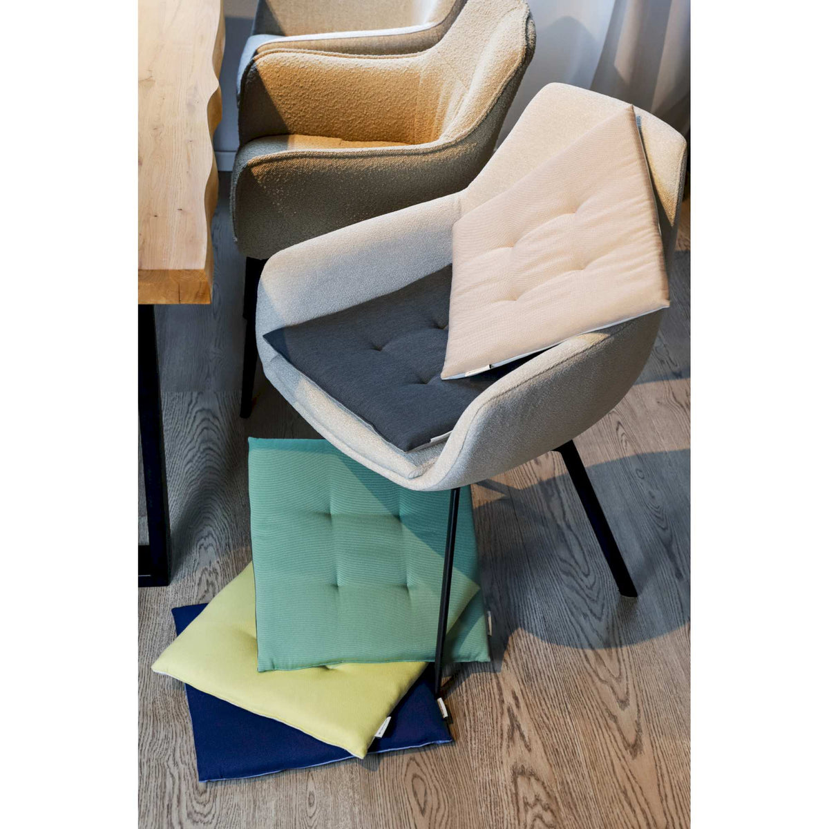 TT-SK-DoveChairpad