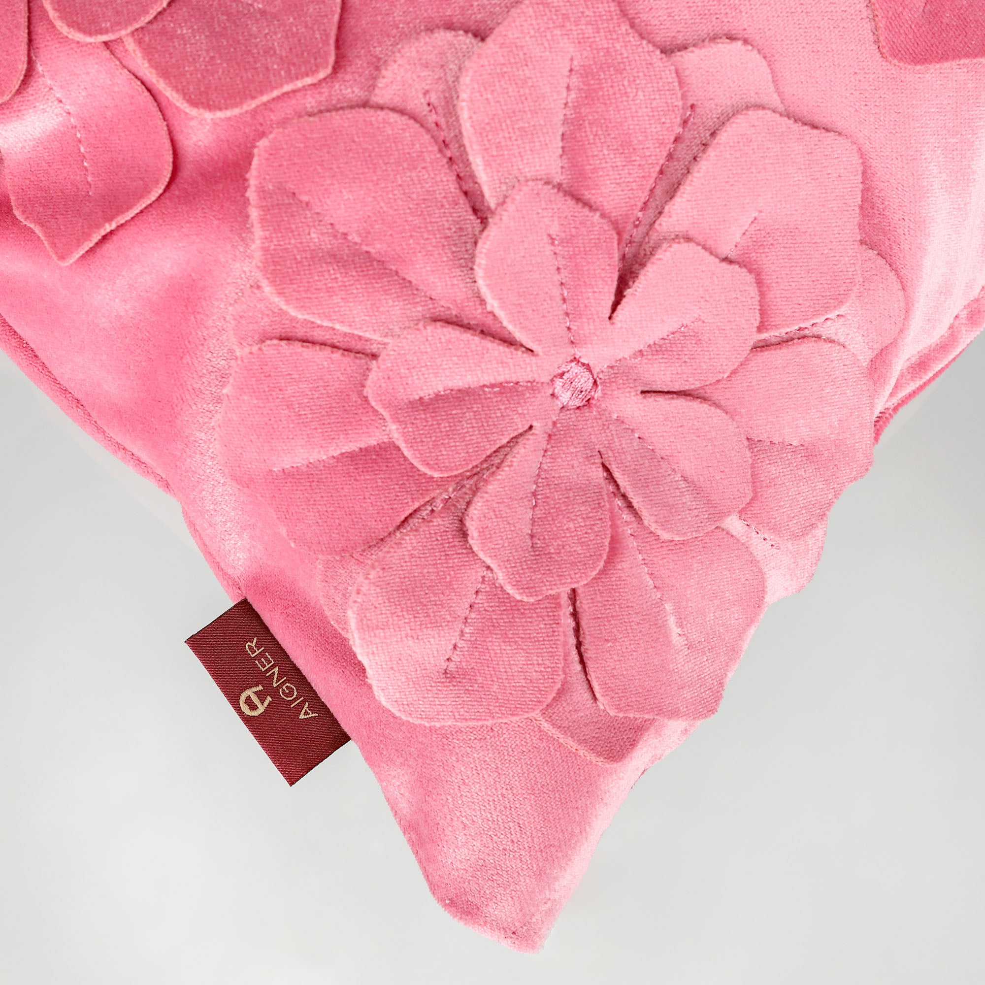 AIGNER Samt Zierkissenhülle 30x50 cm – Blumen Applikation, Dekokissen Beige/Rosa