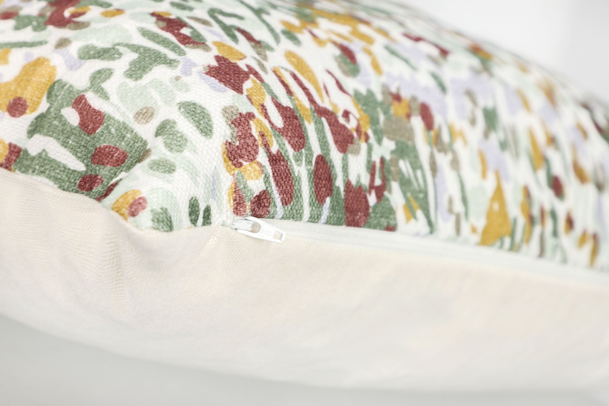 Schöner Wohnen Zierkissenhüllen – Hochwertige Wohnkissen mit Streifen, Stickerei & floralem Design – Naturmaterialien