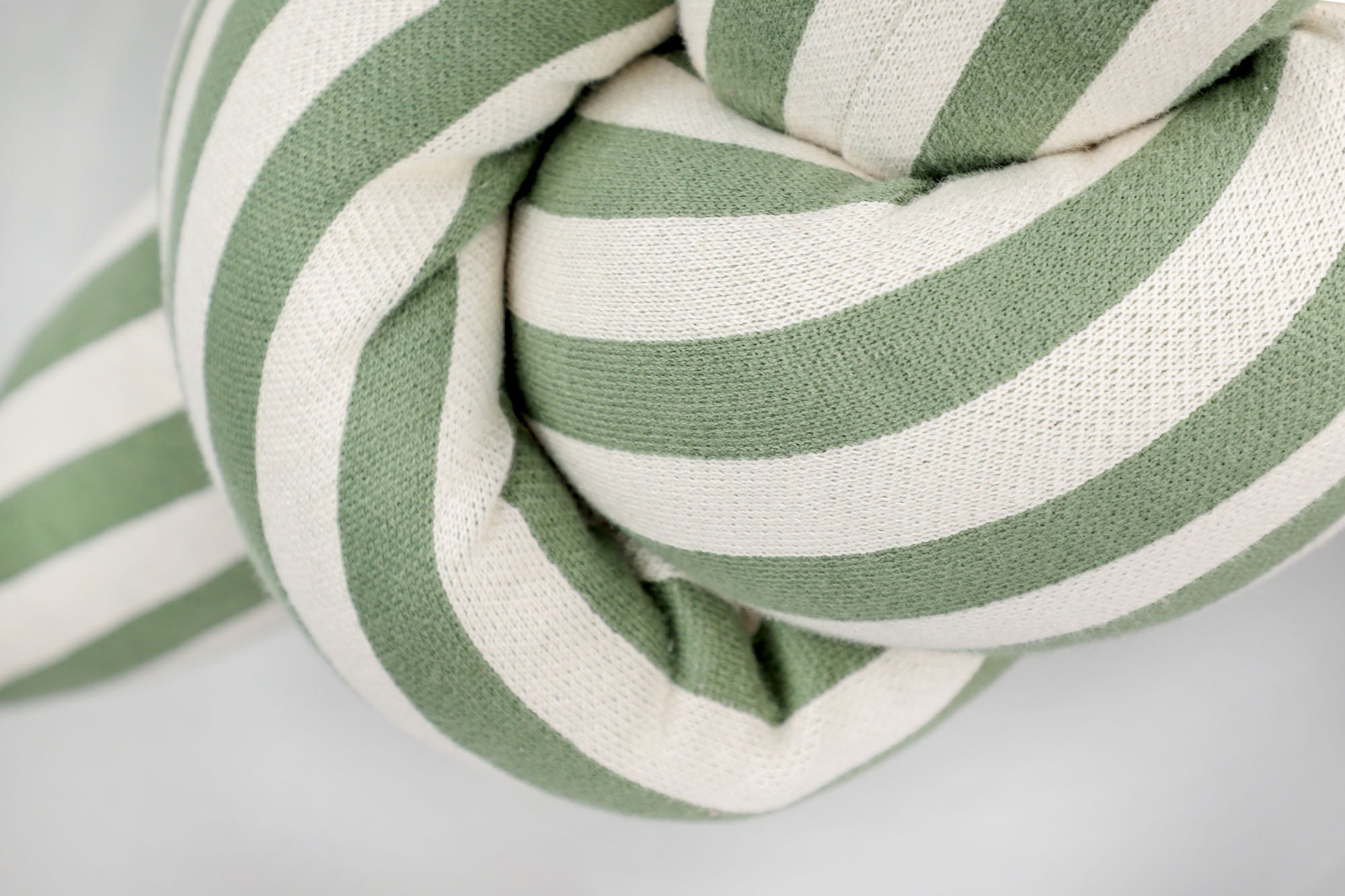 Schöner Wohnen Knotenkissen – Strickkissen im modernen Design – Stilvoller Blickfang für Sofa & Bett