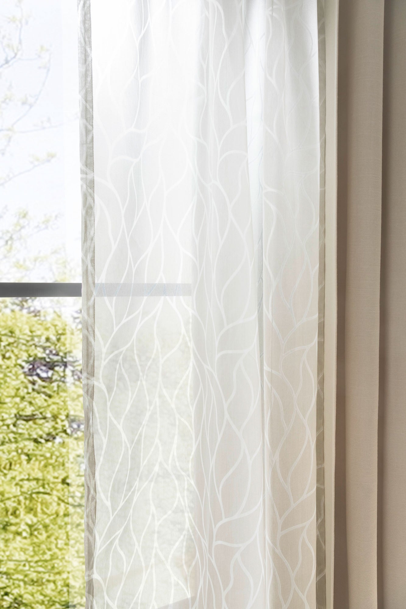 Schöner Wohnen Transparenter Fertigschal mit verdecktem Schlaufenband – 130x250 cm & 135x250 cm