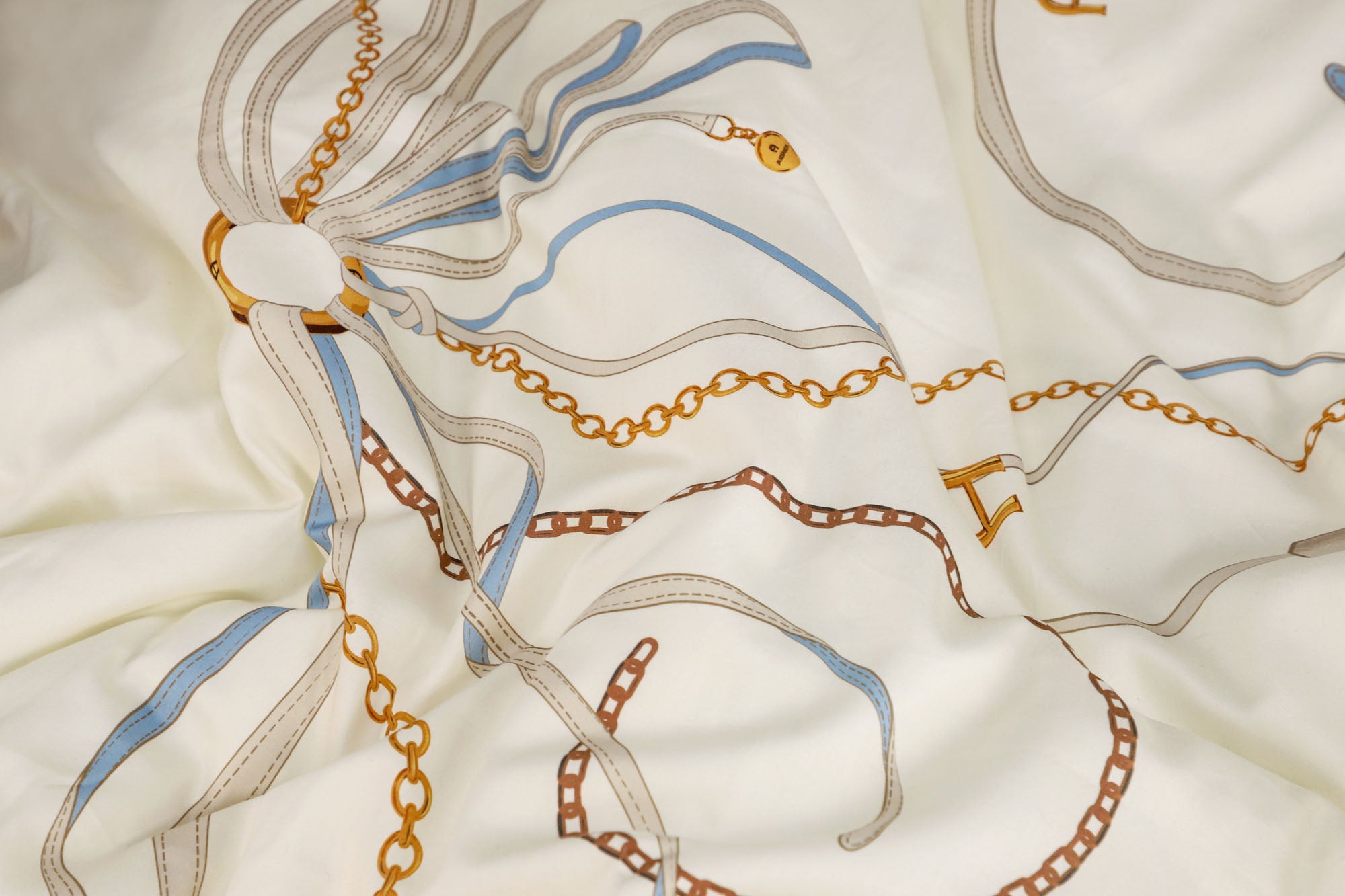 AIGNER Satin Bettwäsche 135x200 / 155x220 / 200x200 – Baumwolle, Reißverschluss