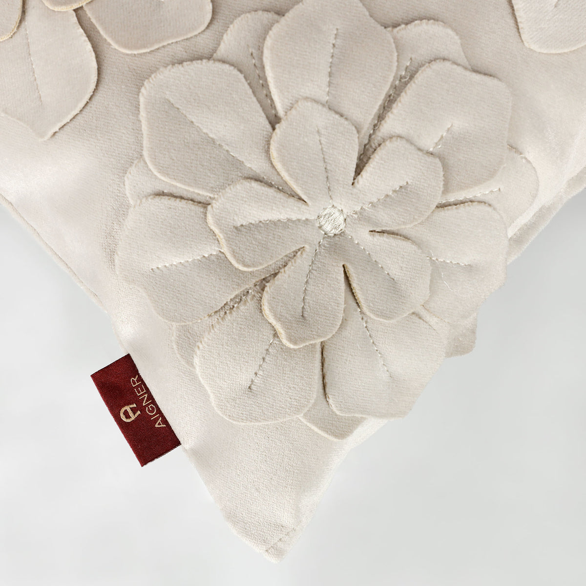 AIGNER Samt Zierkissenhülle 30x50 cm – Blumen Applikation, Dekokissen Beige/Rosa