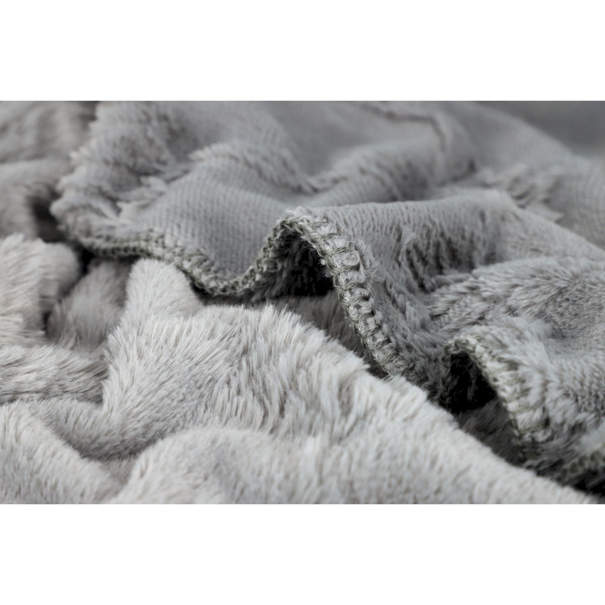 JOOP! Kuscheldecke SUBLIME Fleece – Kornblume, 150x200 & 200x240 cm