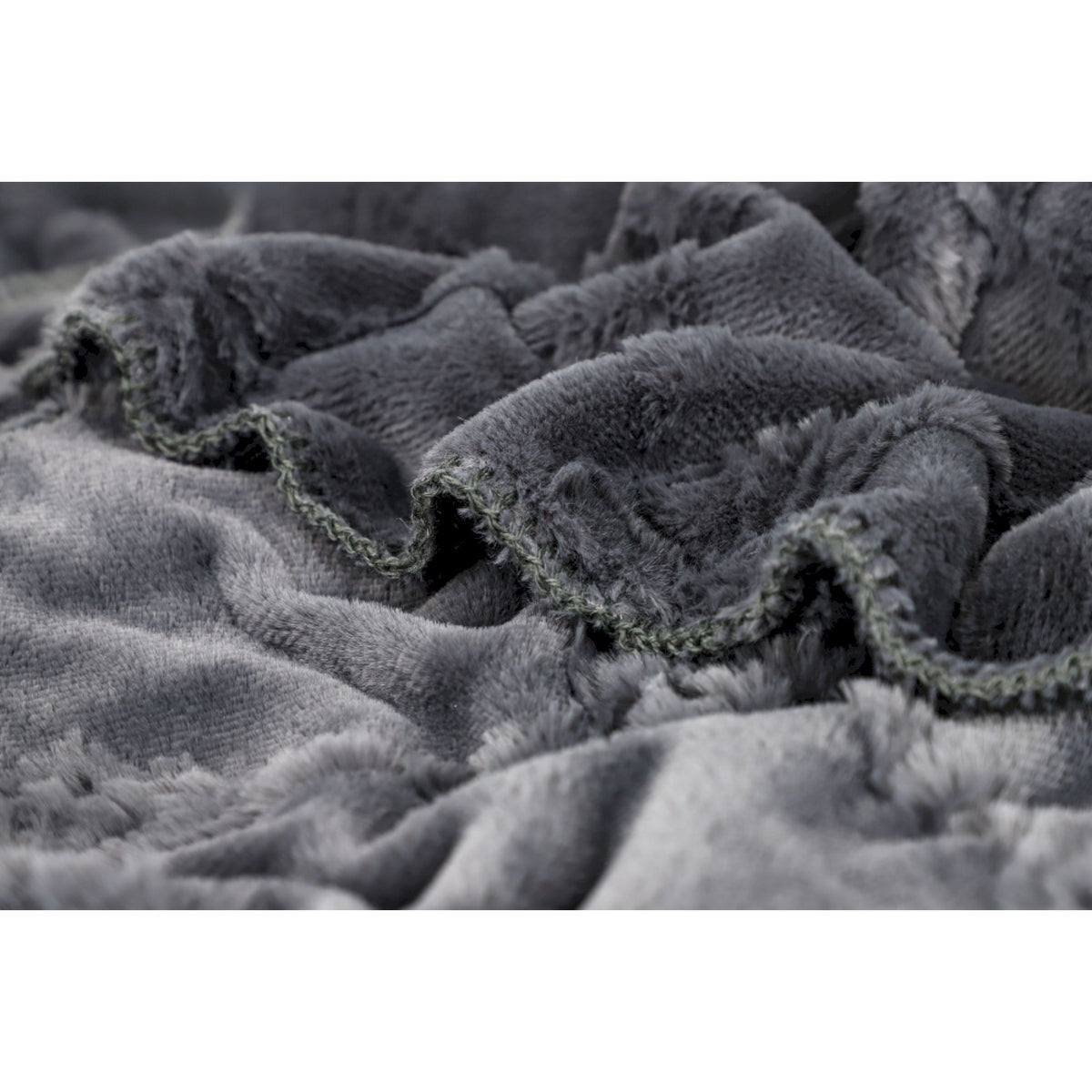 JOOP! Kuscheldecke SUBLIME Fleece – Kornblume, 150x200 & 200x240 cm