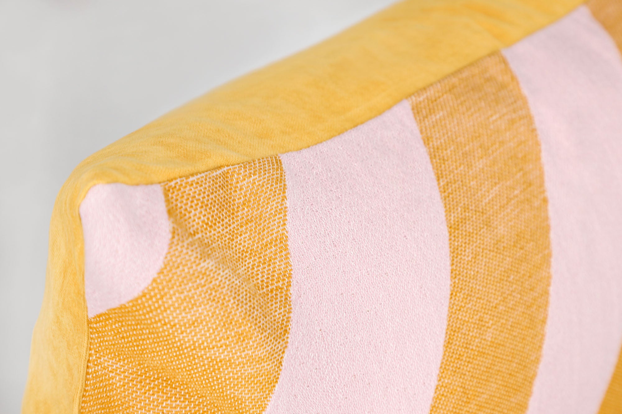 Schöner Wohnen Zierkissenhüllen – Hochwertige Wohnkissen mit Streifen, Stickerei & floralem Design – Naturmaterialien